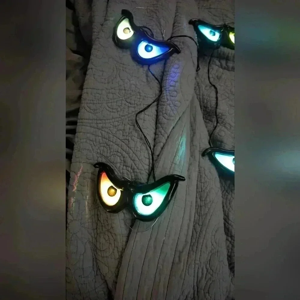 Twinkle Star Halloween Decorations Flashing Eyes String Lights, RGB Color (EUC)